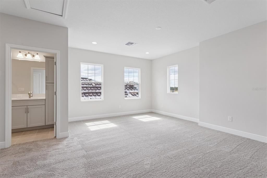 Empty room, Interior, Recessed Lighting