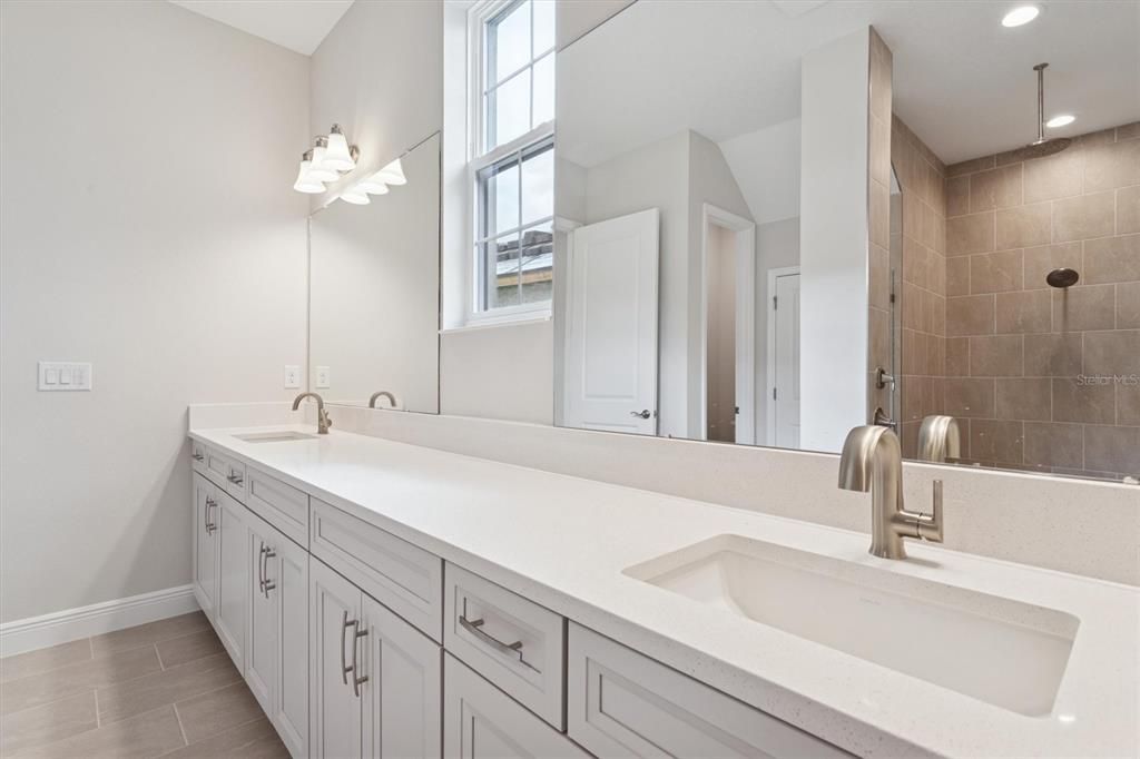 Bathroom, Dual Sink Vanities, Interior, Recessed Lighting