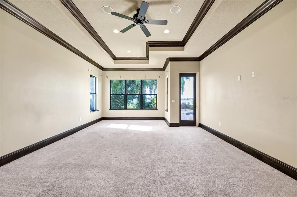 Empty room, Interior, Recessed Lighting