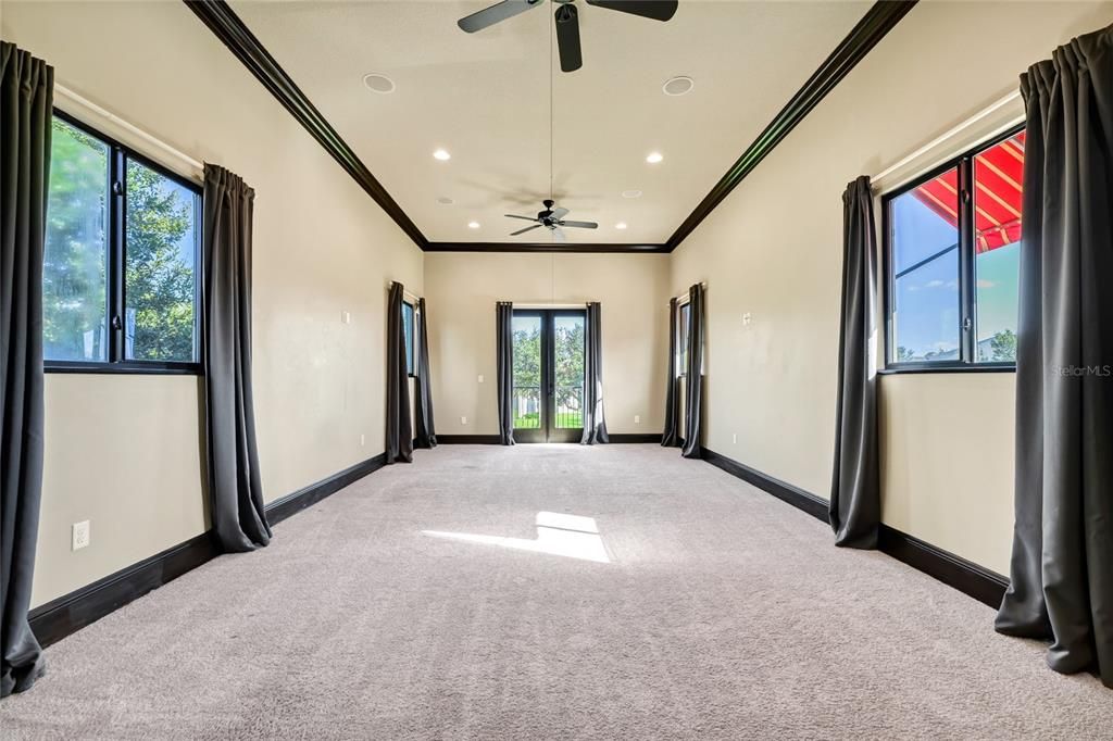 Empty room, Interior, Recessed Lighting