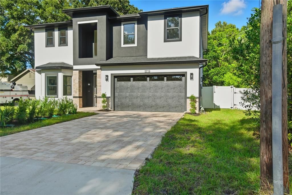 Attached, Exterior, Facade, Modern