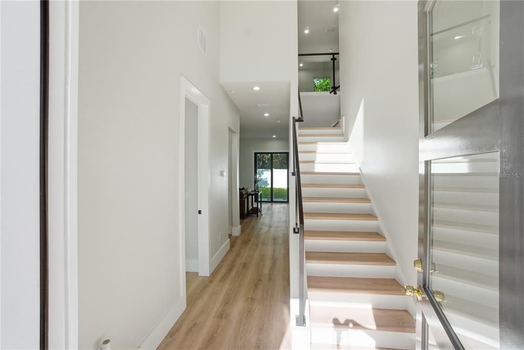 Interior, Recessed Lighting, Wood Texture Flooring