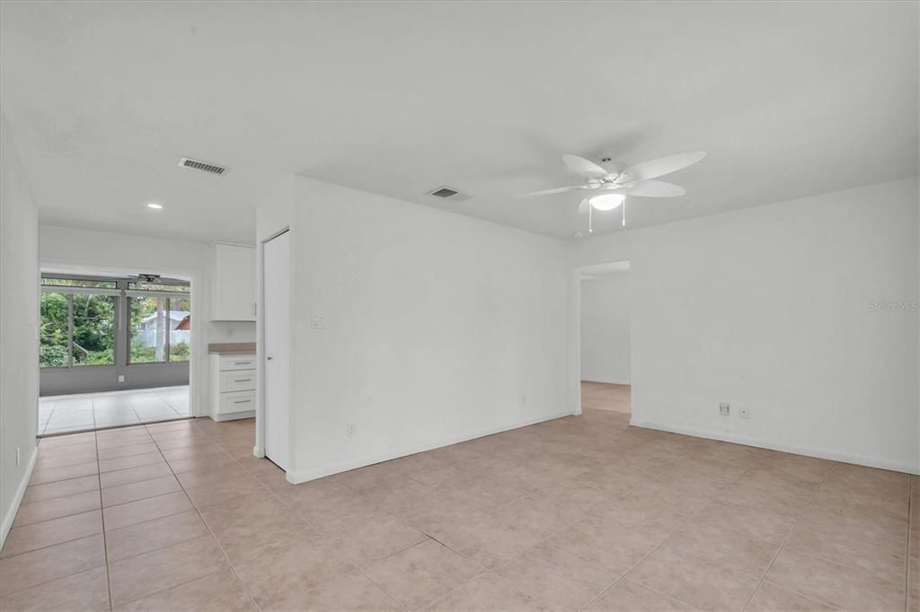 Empty room, Interior, Recessed Lighting