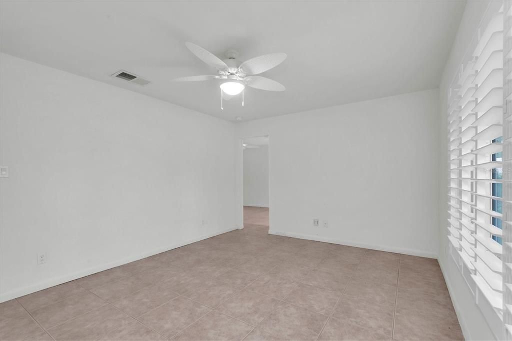 Empty room, Interior