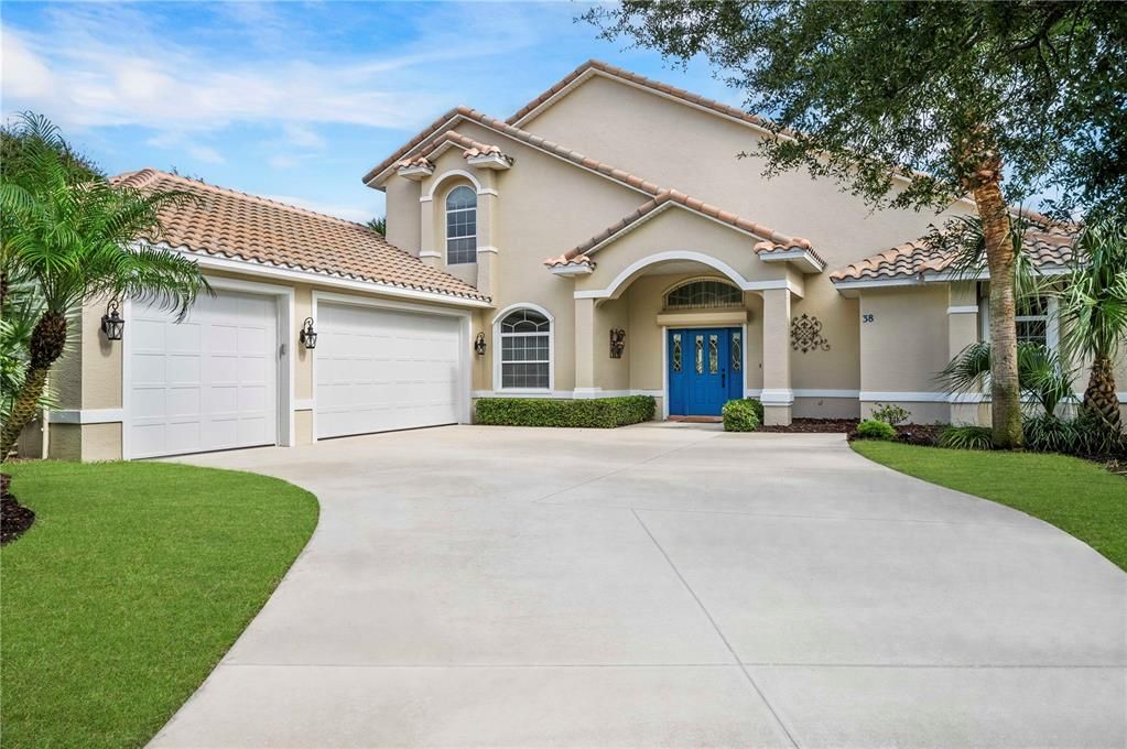 Attached, Exterior, Facade, Mediterranean