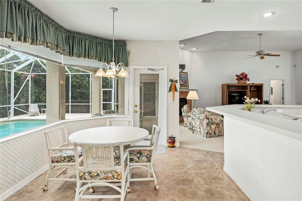 Dining room, Interior, Pendant Lights, Pool, Recessed Lighting