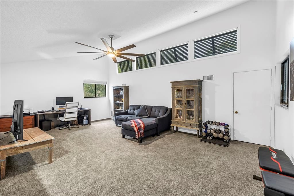 Home Office, Interior