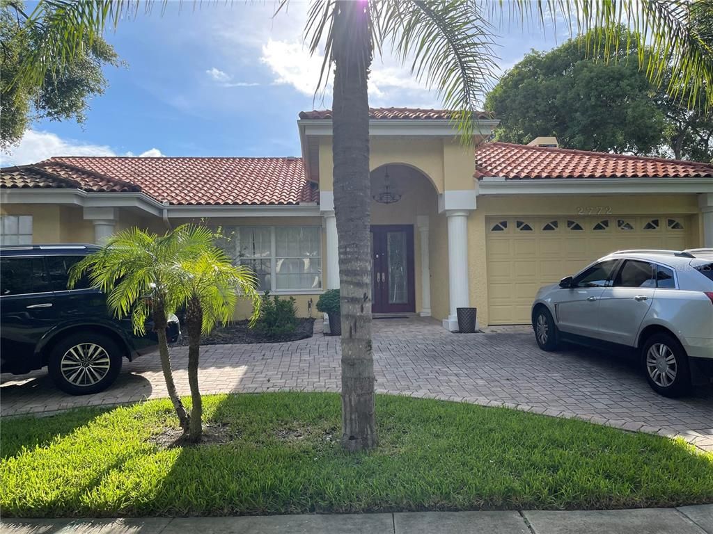 Attached, Exterior, Facade, Mediterranean