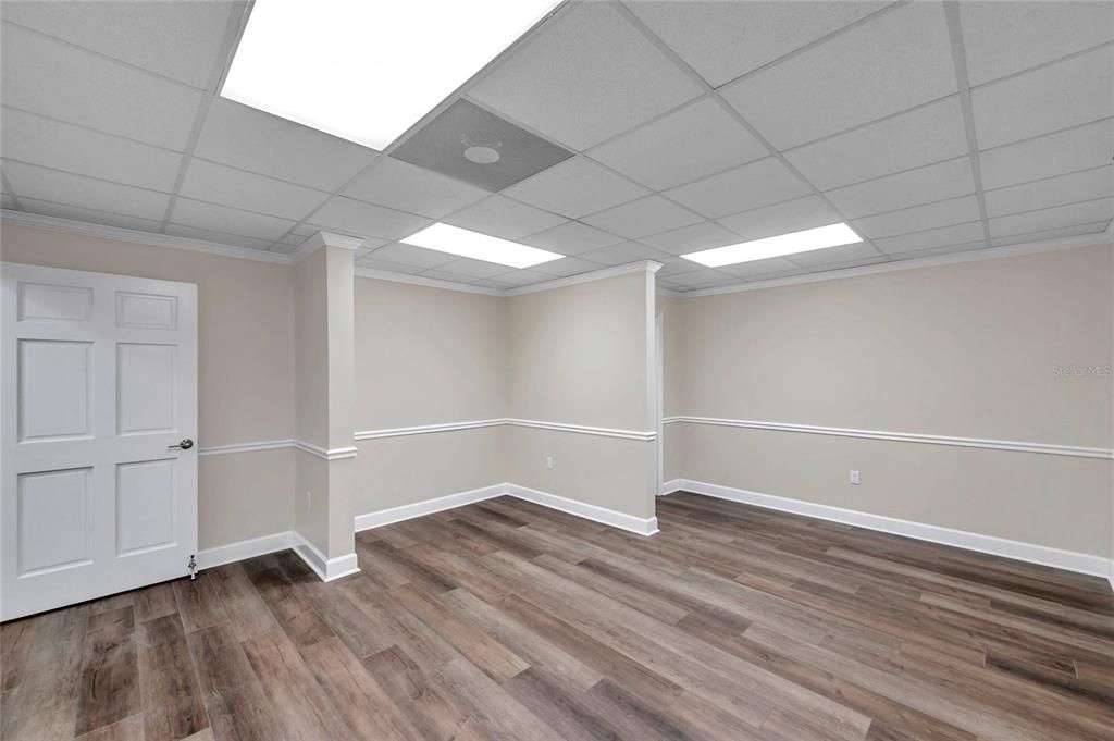 Empty room, Interior, Recessed Lighting, Wood Texture Flooring