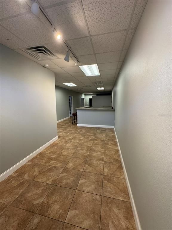 Empty room, Interior, Recessed Lighting