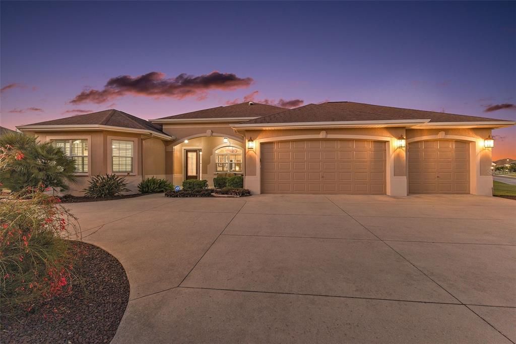 Attached, Exterior, Facade, Ranch