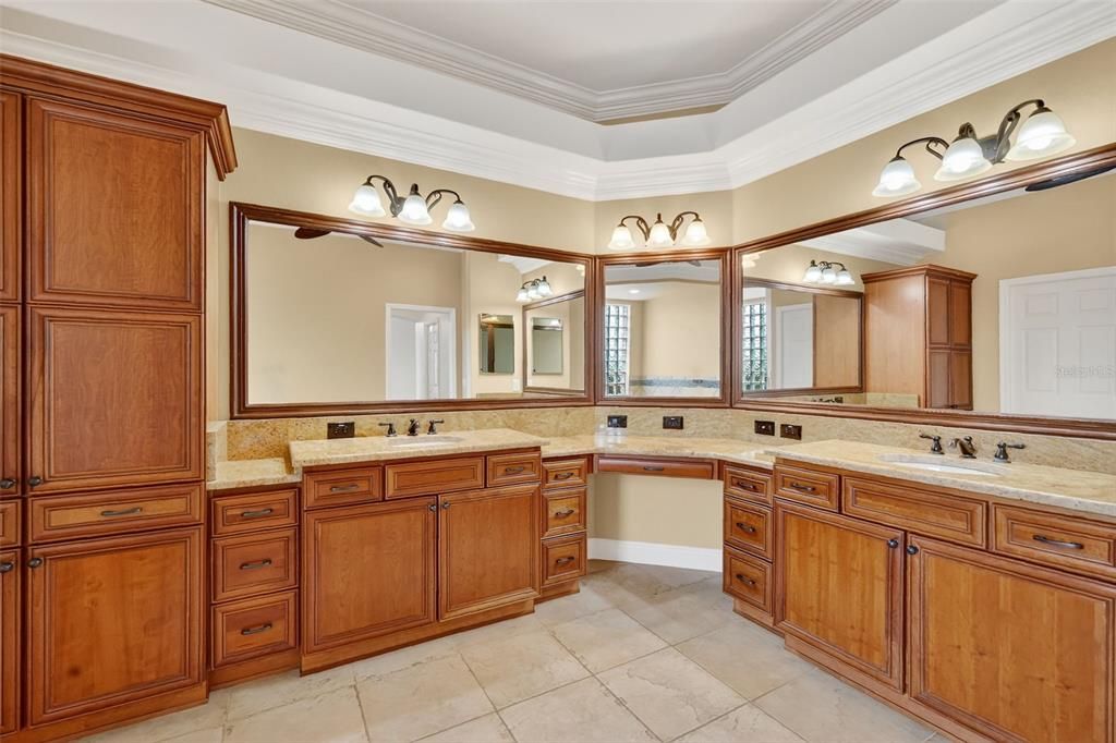 Bathroom, Dual Sink Vanities, Interior