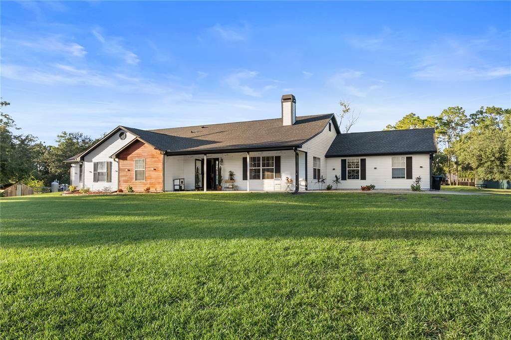 Backyard, Exterior, Facade, Ranch
