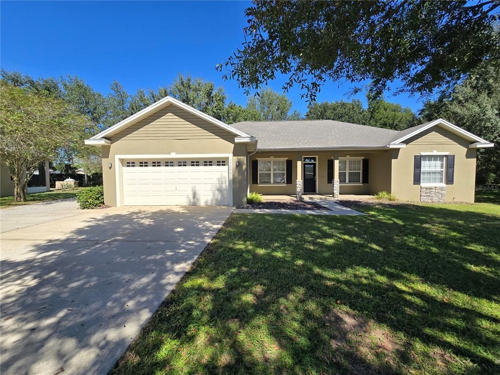 Attached, Exterior, Facade, Ranch