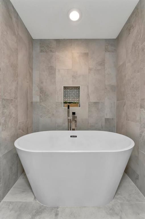 Bathroom, Free Standing Baths, Interior, Recessed Lighting