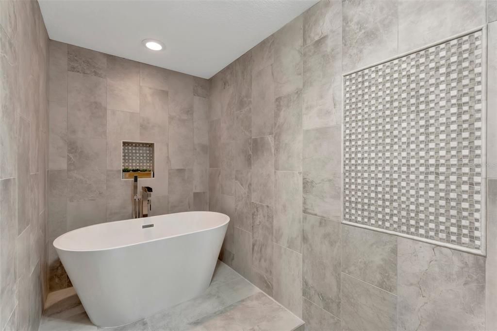 Bathroom, Free Standing Baths, Interior, Recessed Lighting
