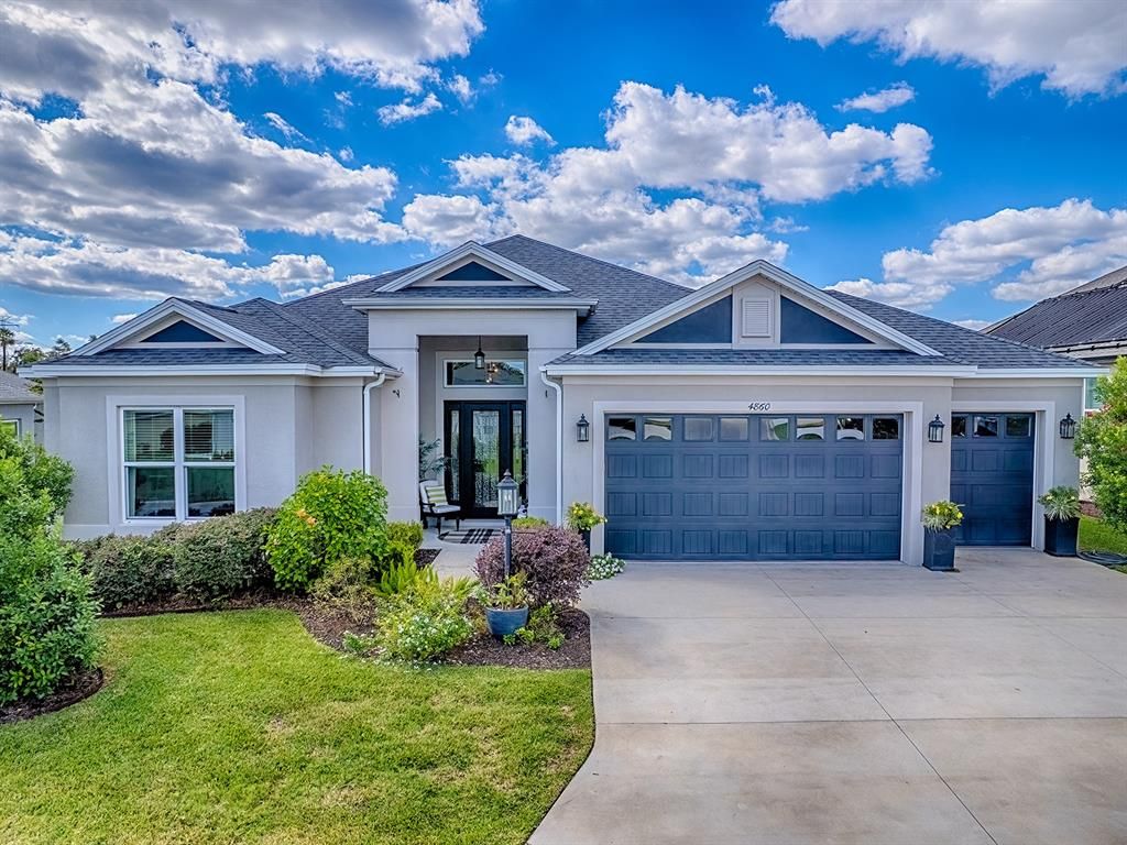 Attached, Exterior, Facade, Ranch