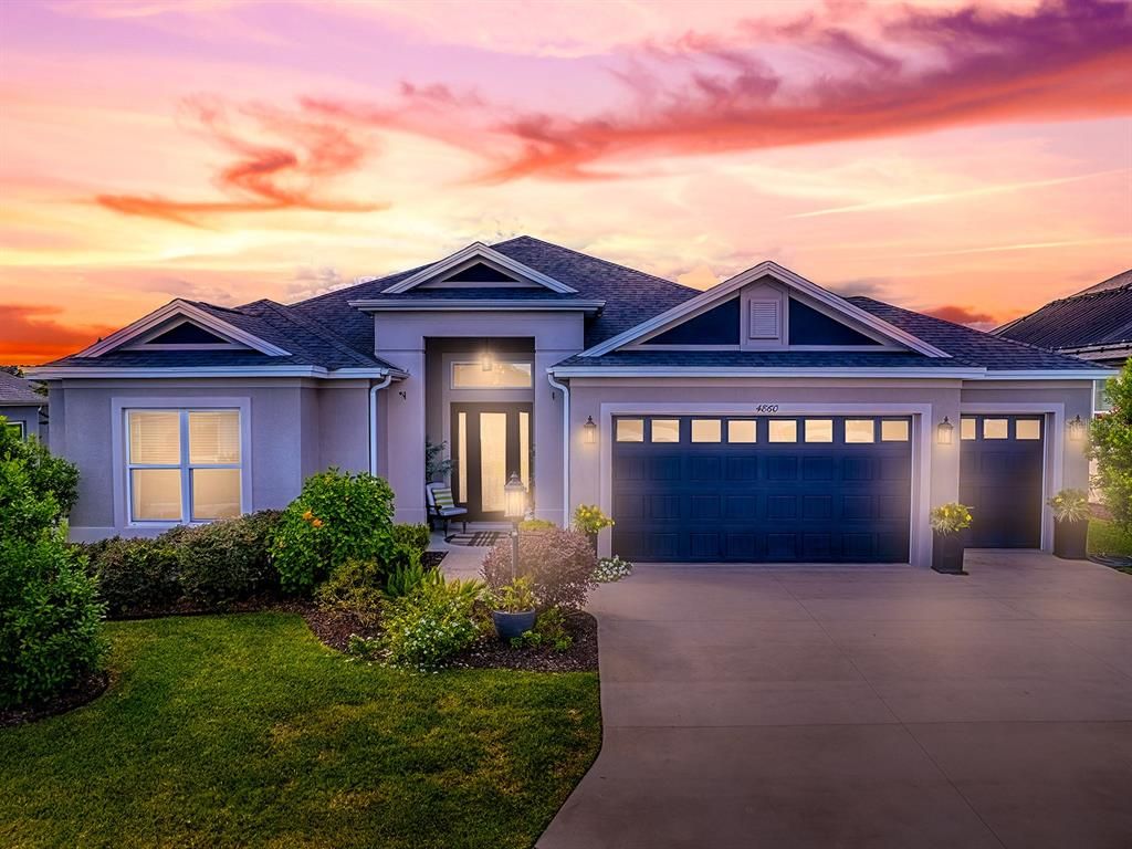 Attached, Exterior, Facade, American Craftsman