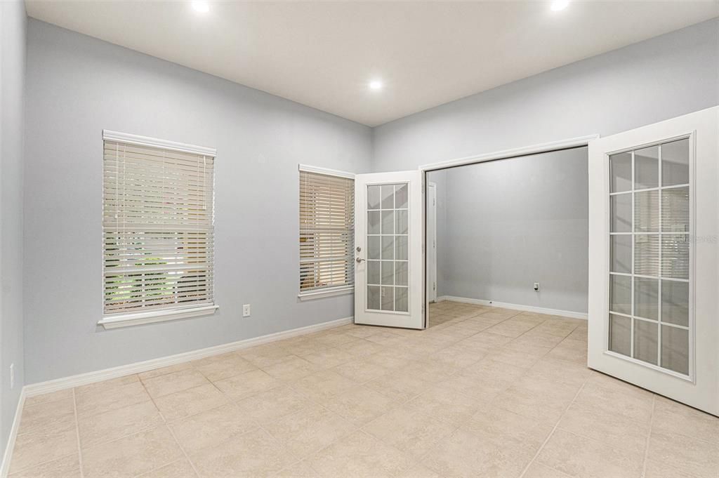 Empty room, Interior, Recessed Lighting