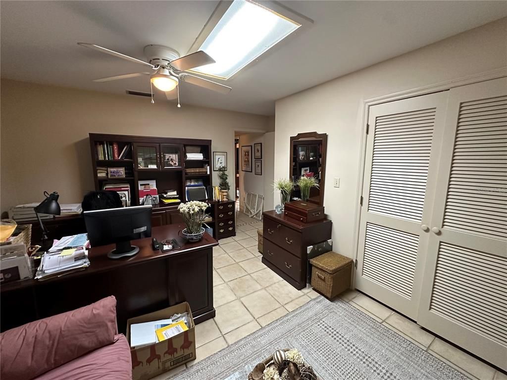 Home Office, Interior