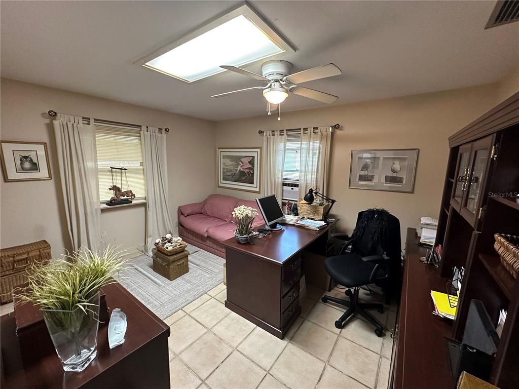 Home Office, Interior