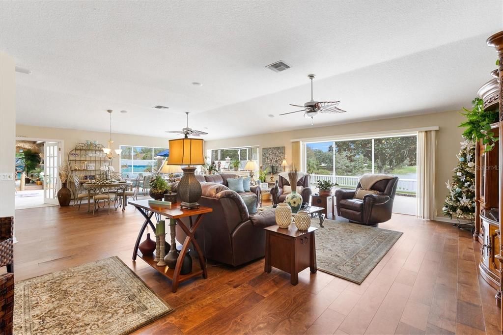Chandelier, Dining room, Interior, Living room, Pendant Lights, Wood Texture Flooring