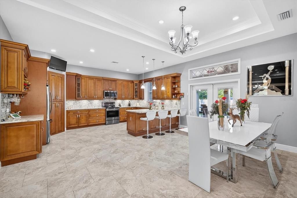 Chandelier, Dining room, Interior, Kitchen, Pendant Lights, Recessed Lighting, Stainless Steel Appliances