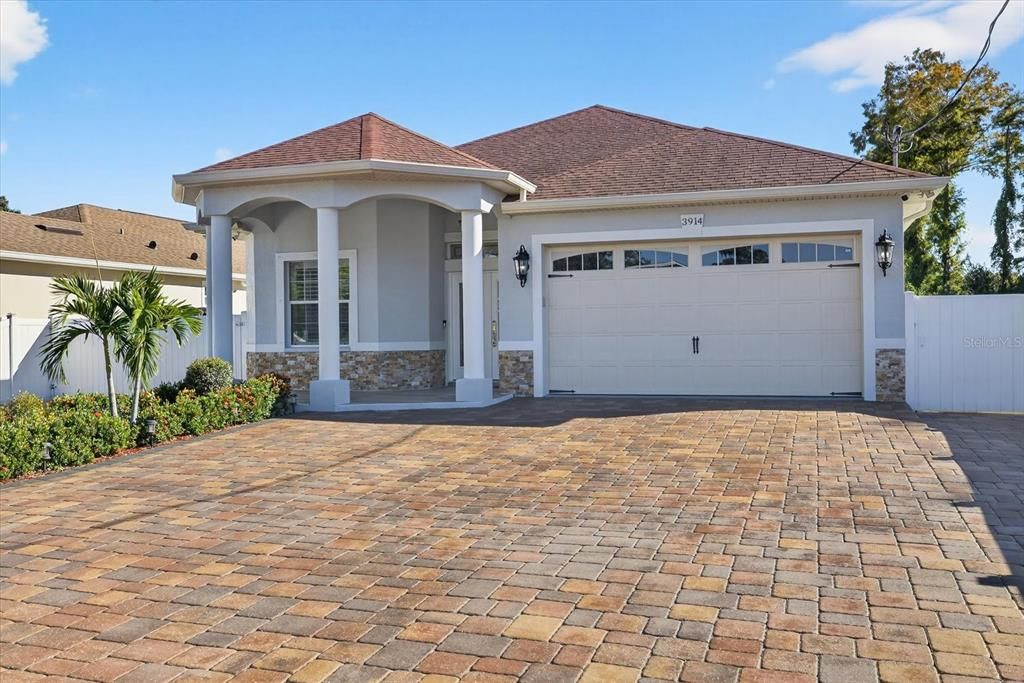 Attached, Exterior, Facade, Ranch