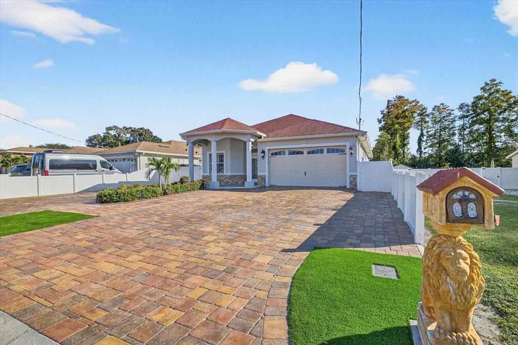 Attached, Exterior, Facade, Ranch