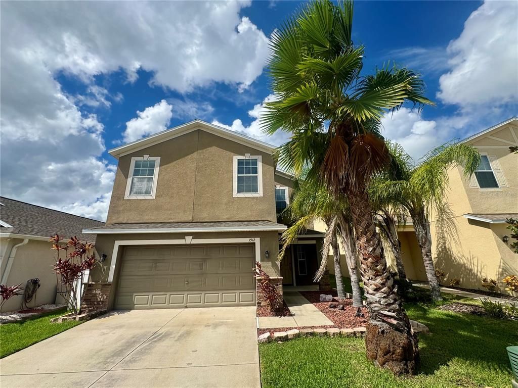 Attached, Exterior, Facade, Mediterranean