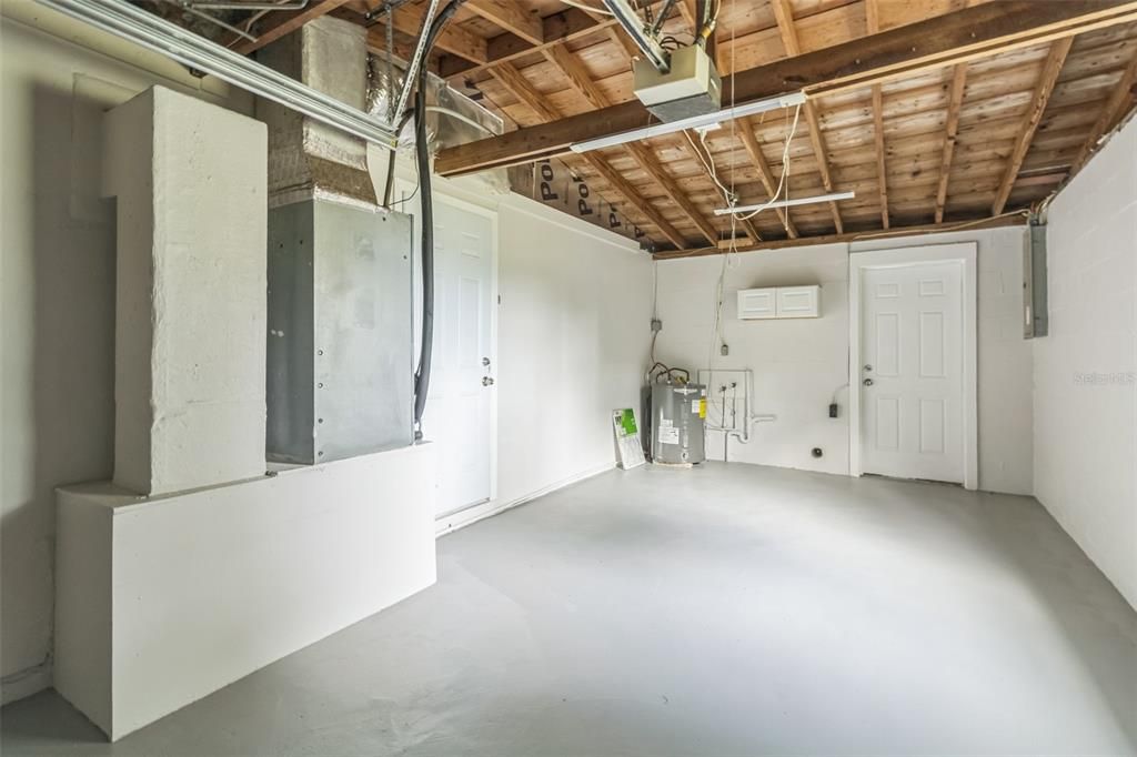Empty room, Interior, Wooden Beams, Wooden Ceilings