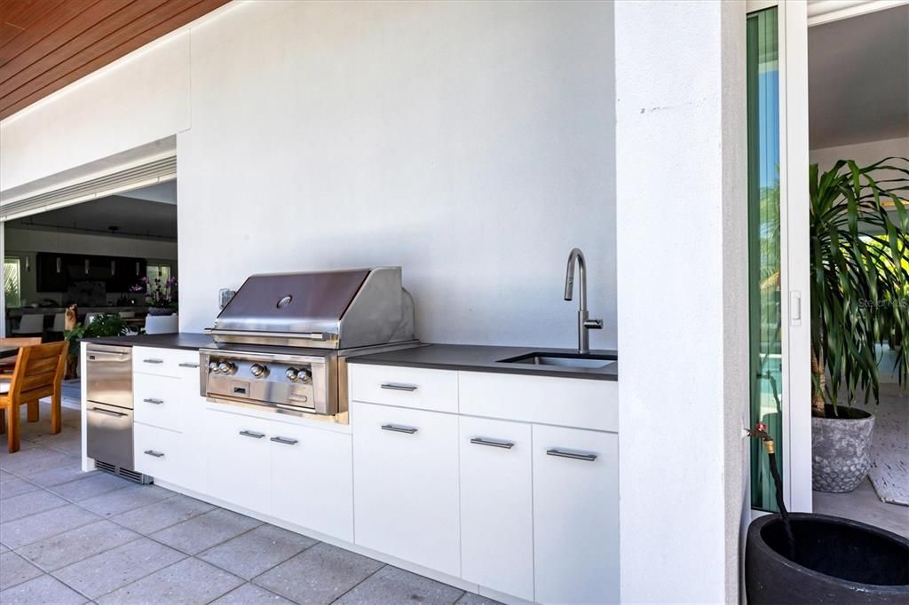 Exterior, Outdoor Kitchen