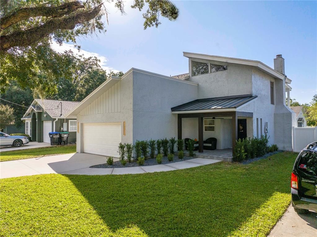 Attached, Backyard, Exterior, Facade, Modern