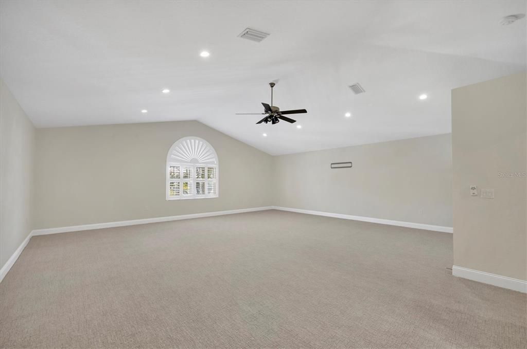 Empty room, Interior, Recessed Lighting