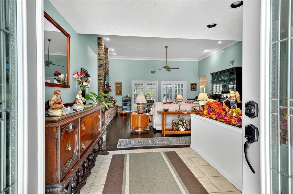 Interior, Recessed Lighting, Wood Texture Flooring