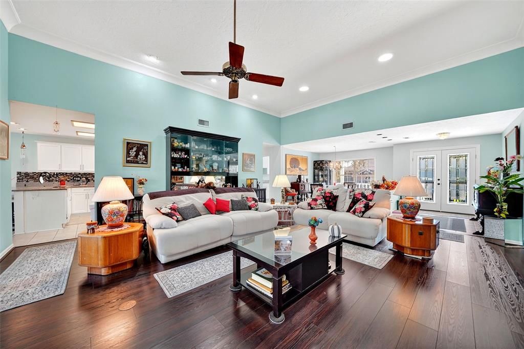 Interior, Living room, Pendant Lights, Recessed Lighting, Wood Texture Flooring
