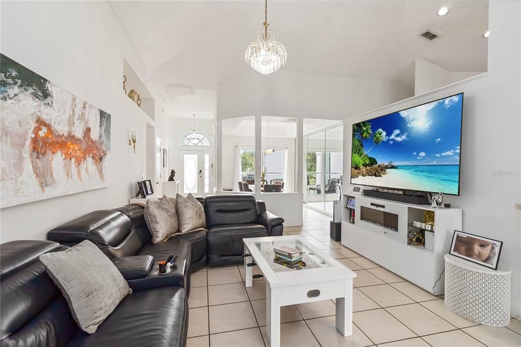 Interior, Living room, Pendant Lights, Recessed Lighting, Water