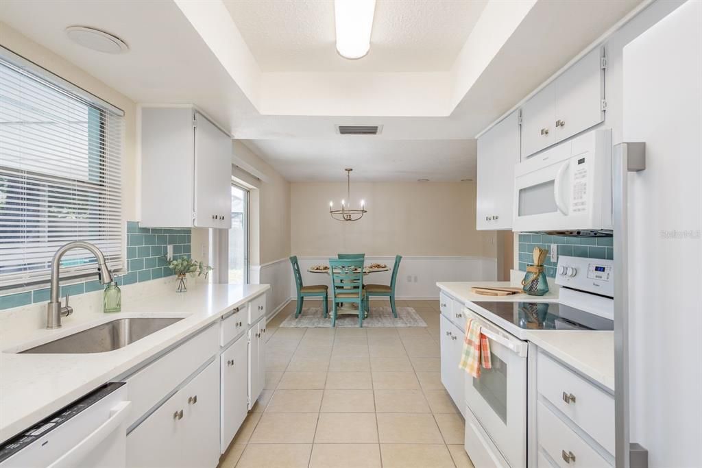 Chandelier, Dining room, Interior, Kitchen
