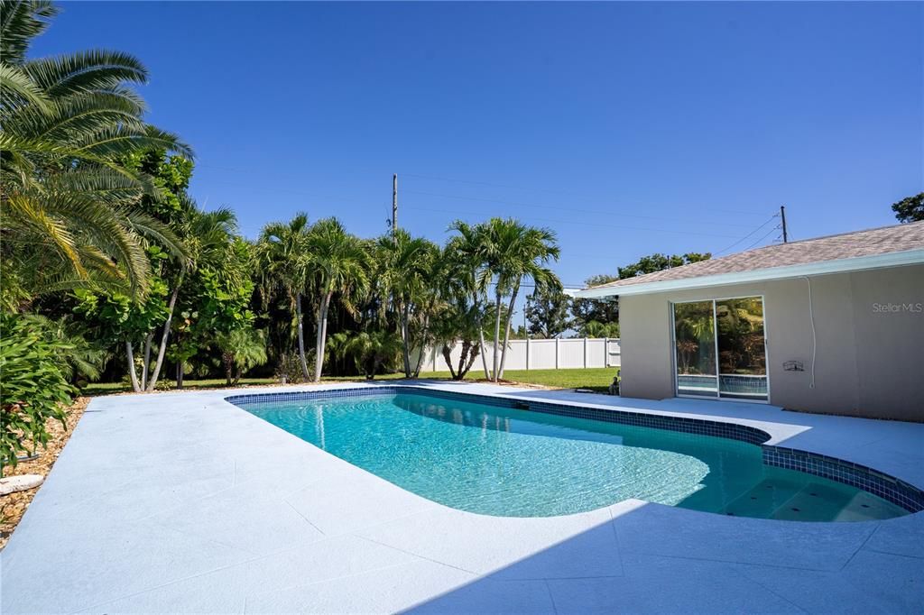 Exterior, Pool