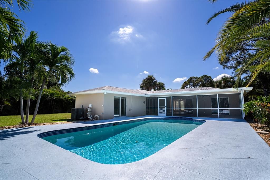 Exterior, Pool