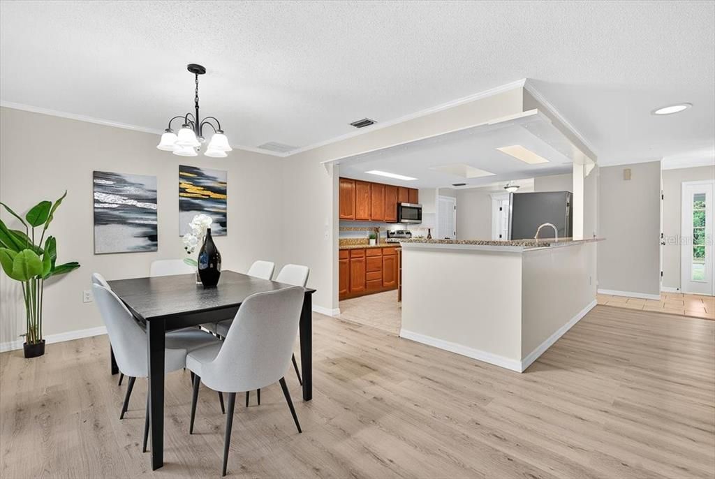 Chandelier, Dining room, Interior, Kitchen, Pendant Lights, Recessed Lighting, Wood Texture Flooring