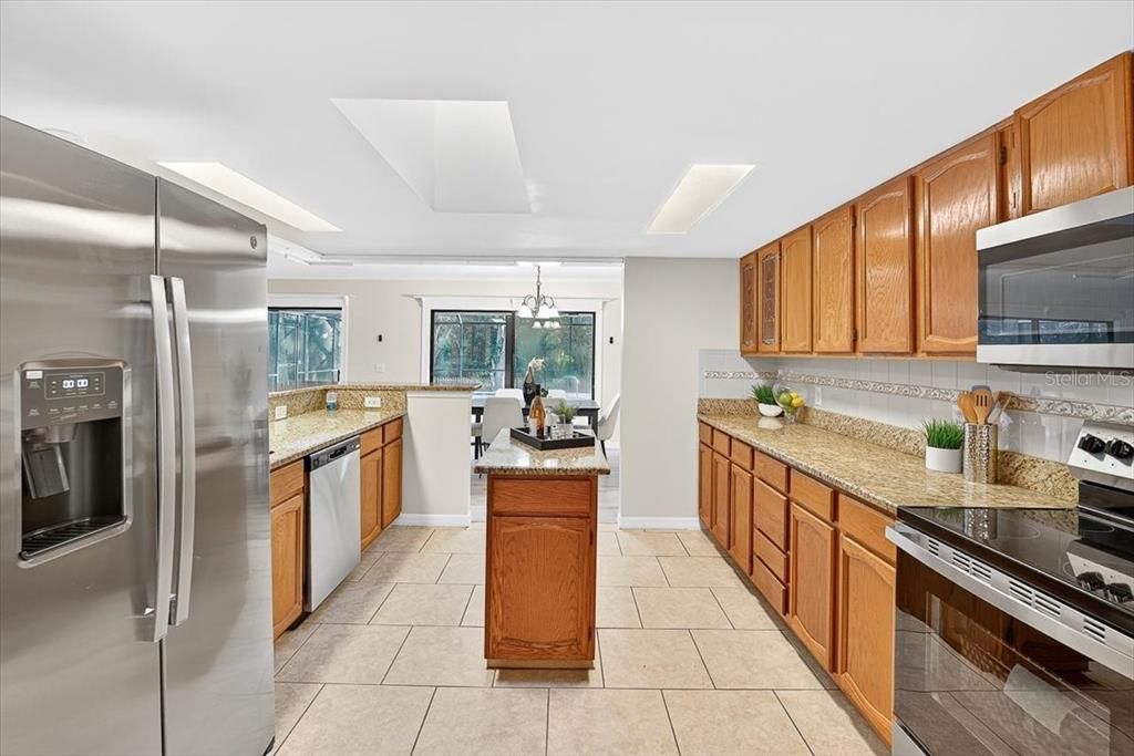 Dining room, Interior, Kitchen, Pendant Lights, Stainless Steel Appliances