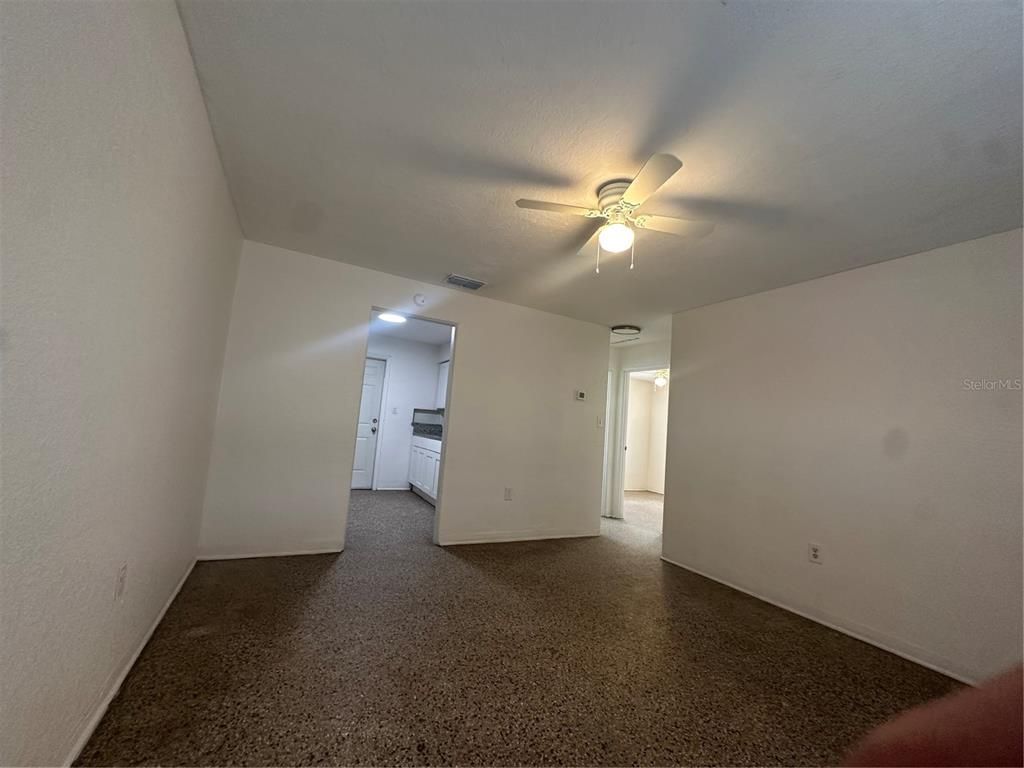 Empty room, Interior