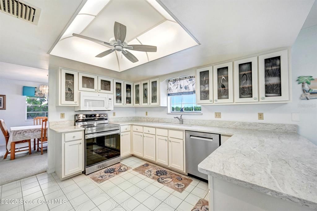 Dining room, Interior, Kitchen, Stainless Steel Appliances