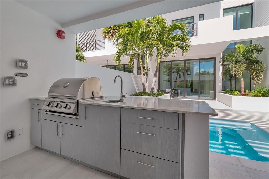 Exterior, Outdoor Kitchen, Pool