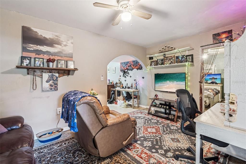 Home Office, Interior