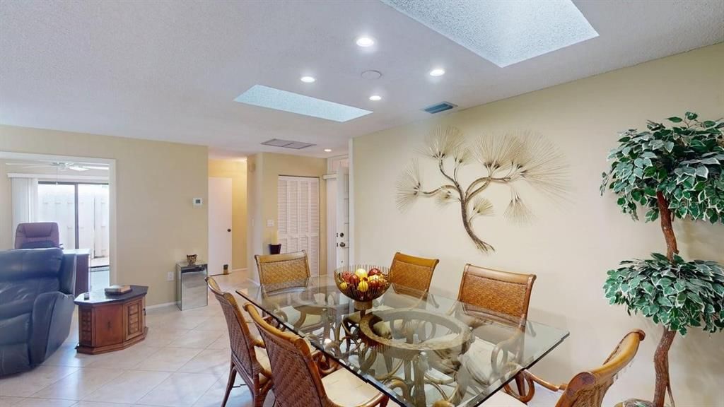 Dining room, Interior, Recessed Lighting