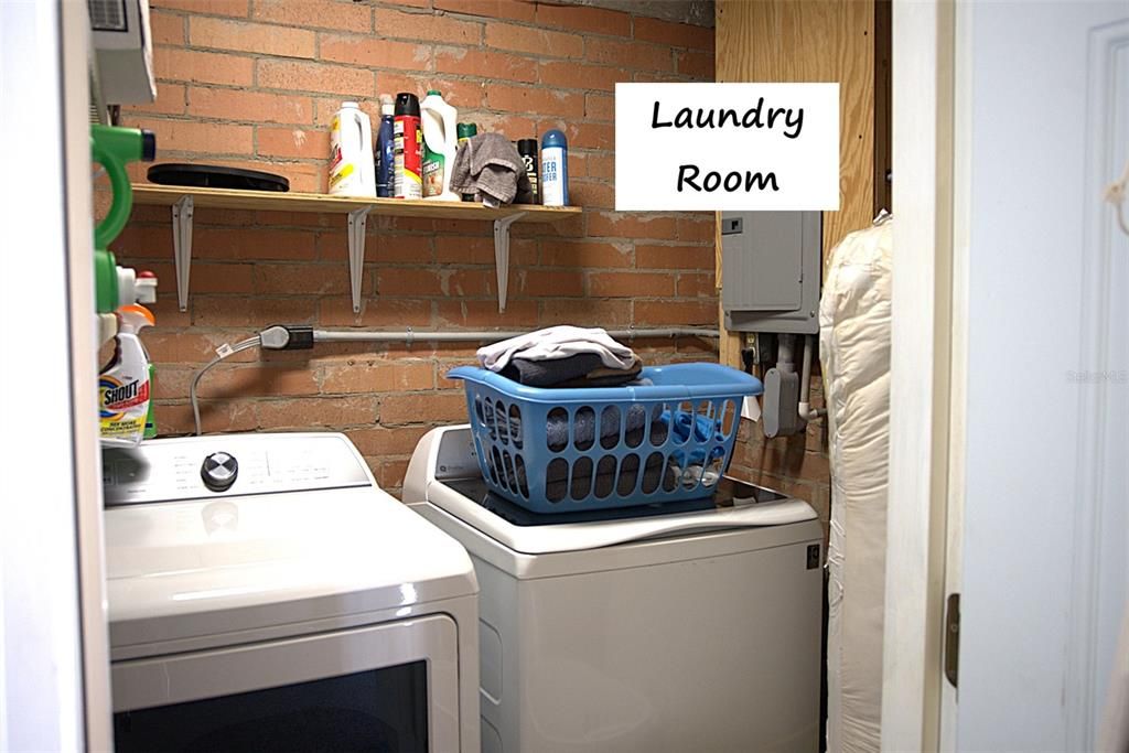 Exterior, Stone Walls, Washer