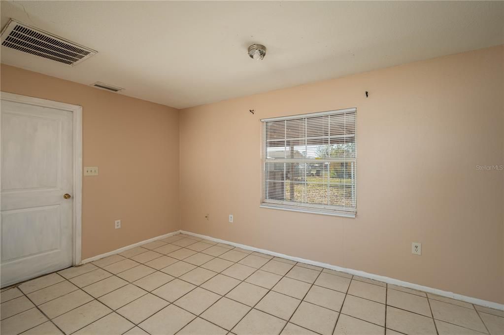 Empty room, Interior