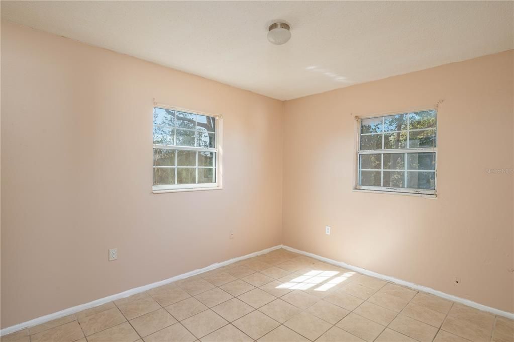 Empty room, Interior